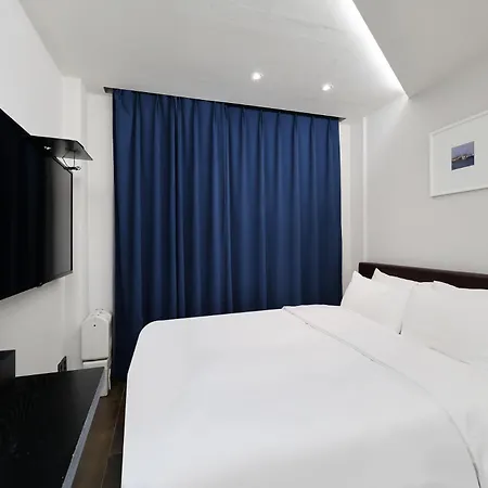 Hip Hotel